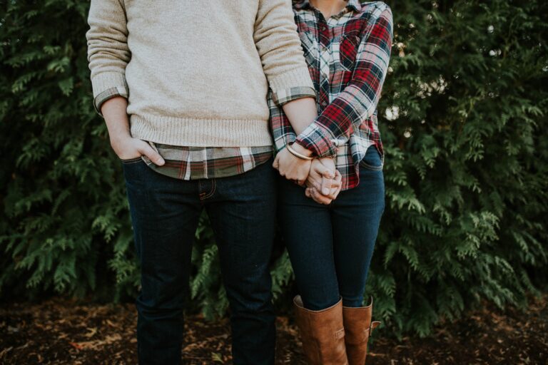 Date Ideas to Help You Get Cozy This Fall